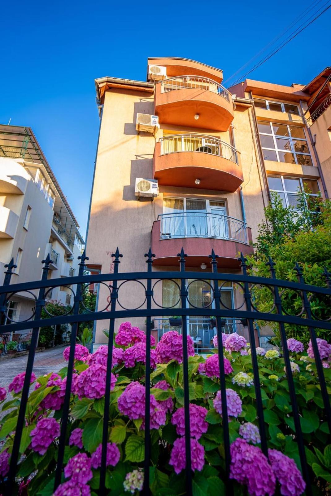 Ar Luxury Apartments 라브다 외부 사진